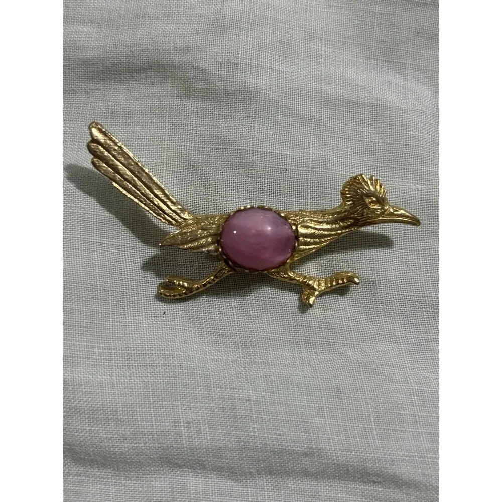 Vintage Roadrunner Bird Brooch Pin Gold Tone Pink Cabochon Figural Southwestern